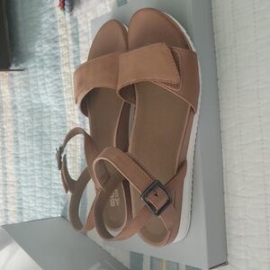 Woman's Abeo sandals size 9